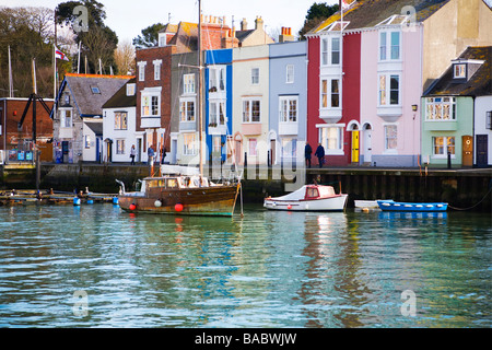 Eine Reihe von bunten Reihenhäuser am Kai. Der alte Hafen, Weymouth, Dorset. VEREINIGTES KÖNIGREICH. Stockfoto