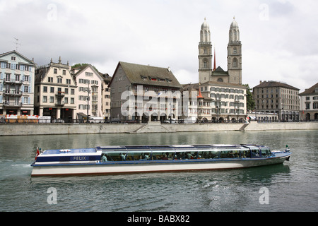 Rathaus und Grossmünster in Zürich, Schweiz Stockfoto