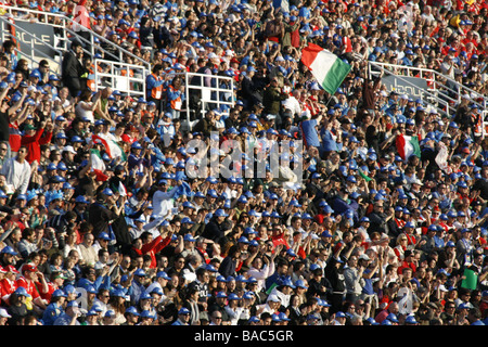 Rugby-Fans Zuschauer in Rom für die sechs Nationen match Wales gegen Italien 2009 Stockfoto