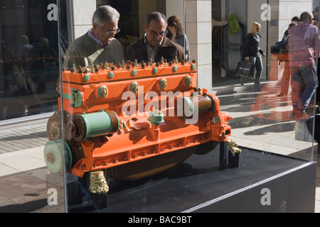 Malaga Stadt Costa del Sol Spanien Ausstellung Auto Motoren von Malaga-Automobil-Museum auf Calle Larios Stockfoto