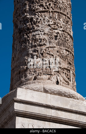 der Marmor Spalte von Marcus Aurelius die Piazza Colonna Rom seit 193 gestanden ist CE Stockfoto
