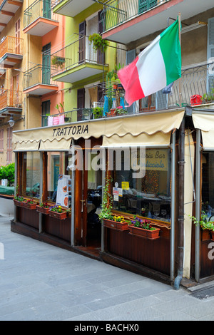 Eine italienische Trattoria (Restaurant) in dem kleinen Dorf Manarola, Cinque Terre, Ligurien, Italien. Stockfoto