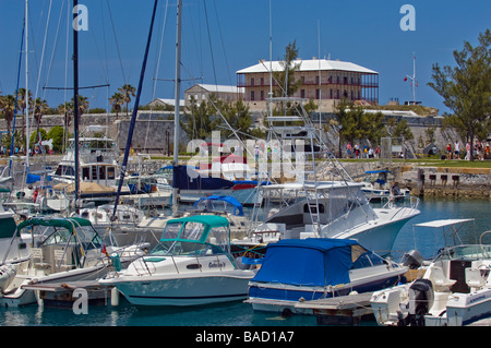 Blick auf die Marina und der Kommissar Haus. Royal Naval Dockyard am Westende, Bermuda Stockfoto