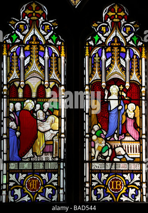 Farbige Glasfenster an der Kirche St. Oswald, Arncliffe, North Yorkshire UK Stockfoto