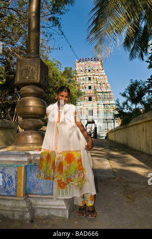 Junges Mädchen am Someshwara Tempel Kumbakonam Tamil Nadu, Indien Stockfoto