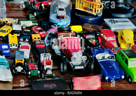 Paris Frankreich, Autos, Spielzeug, Shopping, außerhalb des öffentlichen „Flohmarktes“-Detail Sammlerstück „Kinderspielzeug“ ausgestellt, Metallgegenstand Stockfoto