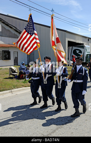 Junior-ROTC-Mitglieder mit Fahnen an Strawberry Festival Parade Plant City Florida Stockfoto