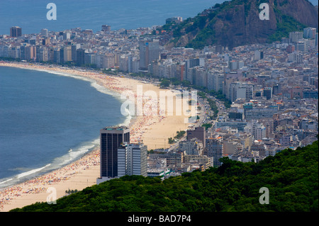 Blick auf Copacabana Strand vom Zuckerhut in Rio De Janeiro, Brasilien Stockfoto