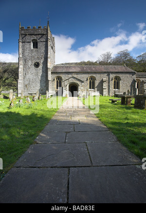 Die malerische Kirche und Friedhof der St. Oswalds bei Arncliffe Littondale in den Yorkshire Dales National Park UK Stockfoto