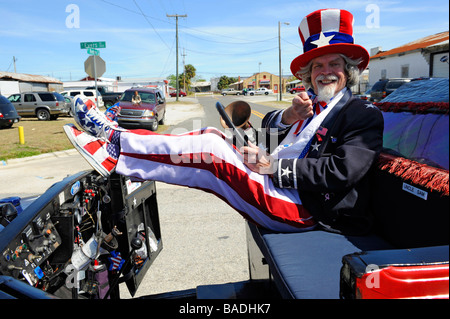 Uncle Sam auf patriotische Schwimmer in Strawberry Festival Parade Plant City Florida Stockfoto