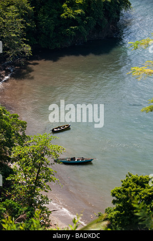 Lokale Boote vor Anker in den Gewässern vor Grenada Stockfoto