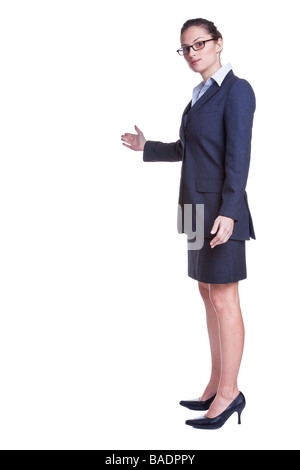 Businesswoamn mit dem Arm in eine einladende Geste isoliert auf weißem Hintergrund Stockfoto
