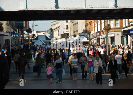 Southend High Street an einem belebten Samstag Stockfoto
