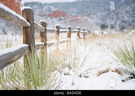 Holzzaun, Garten der Götter Park, Colorado Springs, Colorado, USA Stockfoto