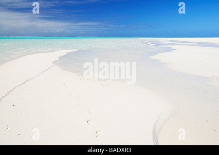 Fußspuren im Sand am Strand, Honeymoon Island, Aitutaki, Aitutaki Lagune, Cook-Inseln Stockfoto