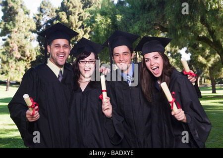 College-Absolventen jubeln Stockfoto