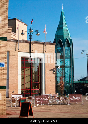 Basildon Stadt Zentrum Glas Glockenturm Stockfoto