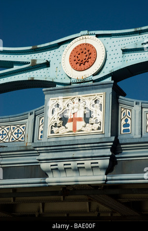 Detail der Eisenwerk auf Tower Bridge, London Stockfoto