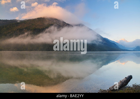 Misty Lake in Bergen, Plansee, Reutte, Tirol, Österreich Stockfoto