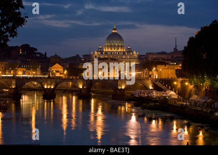 St.-Peters-Basilika und Ponte Sant Angelo, Rom, Latium, Italien Stockfoto