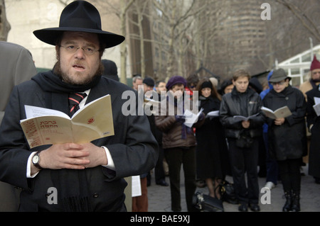 Juden versammeln sich am Dag Hammarskjöld Plaza in New York auf Mittwoch, 8. April 2009, das Fest des Birkat Hachamah beobachten Stockfoto