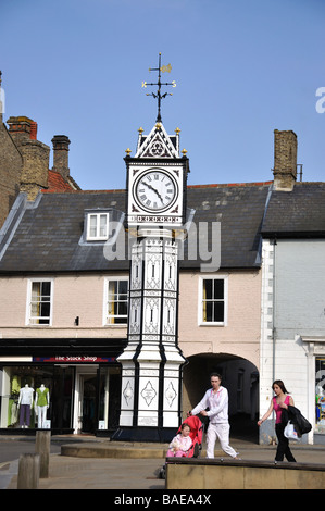 Viktorianische Uhrturm, Marktplatz, Downham Market, Norfolk, England, Vereinigtes Königreich Stockfoto