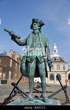 Die Custom House und Capt.Geo Vancouver Statue, Purfleet Quay, King's Lynn, Norfolk, England, Vereinigtes Königreich Stockfoto