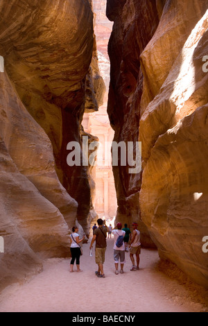 El Khazneh, die Schatzkammer, das berühmteste Bauwerk in der antiken Stadt Petra, Jordanien Stockfoto