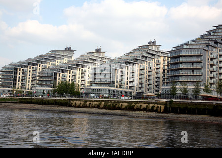 Wohnungen-Entwicklung am Fluss Themse Kew 2009 Stockfoto