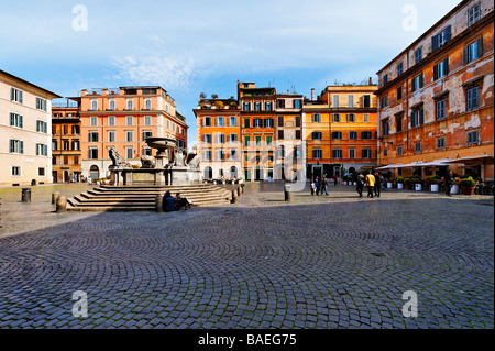 Ruhigen Vormittag in Piazza di Santa Maria in Trastevere, Rom Stockfoto