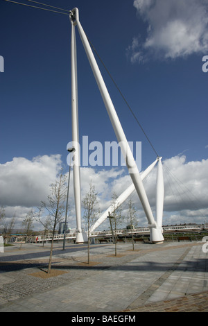 Stadt von Newport, Wales. Newport Stadt Steg und Zyklus Brücke ist Teil des Projekts Newport Riverside Regeneration. Stockfoto