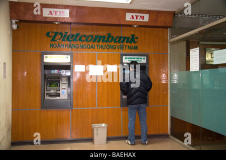 Automated Teller Machine von einer Bank in Hanoi Vietnam Stockfoto