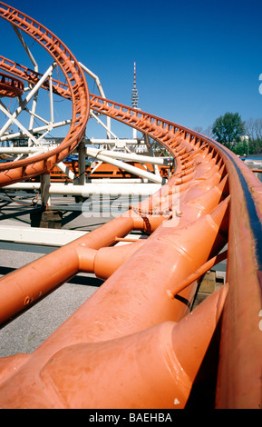 20. April 2009 - Railroad Detail einer Achterbahn im Hamburger Dom auf dem Heiligengeistfeld in der deutschen Stadt Hamburg. Stockfoto