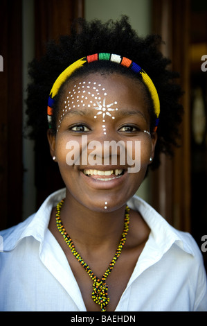 Kellnerin mit bemaltem Gesicht in einem Restaurant in Long Street Cape Town South Africa Stockfoto