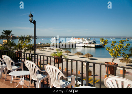 Mexiko-La Paz-Blick vom Hotel Perla Balkon Malecon Pier Fähre und Bucht im Herzen der Innenstadt Stockfoto