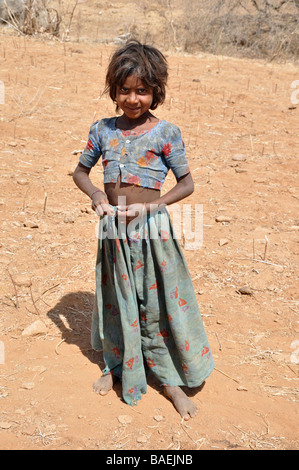 Wüste Kind vom Stamm Bhil in Gujarat Stockfoto