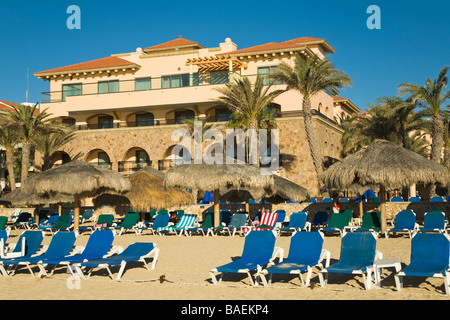 San Jose del Cabo in Mexiko Liegestühle am Strand direkt am Strand und Entwicklung entlang der See von Cortez Stockfoto