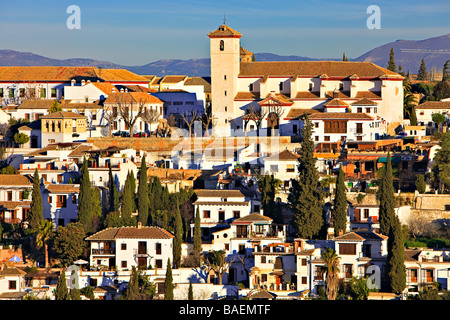 Iglesia de San Nicolas (Kirche) in der Plaza de San Nicolas in der Albaicín Bezirk der Stadt von Granada, Provinz Granada. Stockfoto