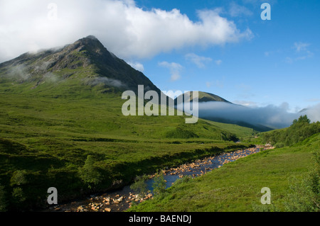 Sròn na Crèise und Beinn Mhic Chasgaig, mit Morgennebel in Glen Etive, Highland Region, Schottland, Großbritannien Stockfoto