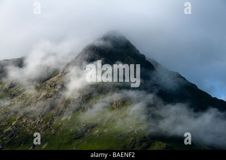 Nebel auf dem Grat von Sron na Creise in der Blackmount Range, von Glen Etive, Highland Region, Schottland, Großbritannien Stockfoto