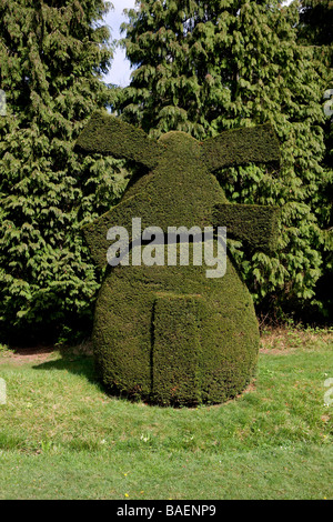 Clipsham Eibe Allee in Rutland zeigt die Kunst der Hecke Stockfoto