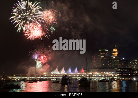 Kanada Tag Feuerwerk über Vancouver angesehen vom Stanley Park - Vancouver, British Columbia, Kanada Stockfoto