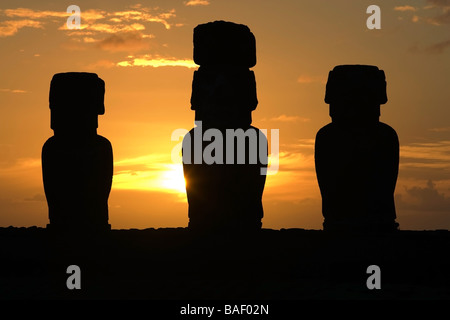 Ahu Tongariki Moai bei Sonnenaufgang - Osterinsel, Chile Stockfoto