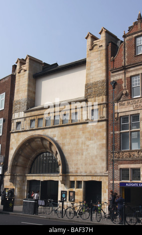 Außenseite der Eingang nach Whitechapel Art Gallery in London England April 2009 Stockfoto