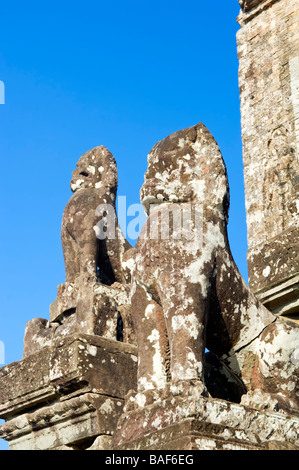 Löwen bewachen die Pre Rup Tempel Angkor-Siem Reap Kambodscha Stockfoto