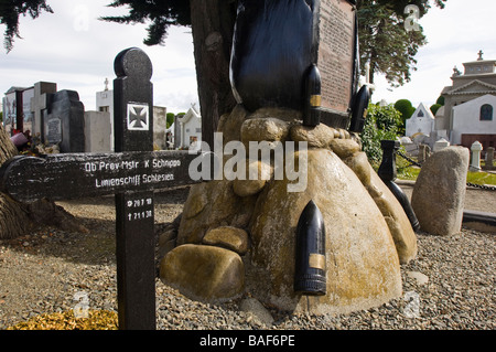 Denkmal und Grab auf der Admiral Graf Spee in der historischen städtischen Friedhof in Punta Arenas, Chile, Südamerika. Stockfoto