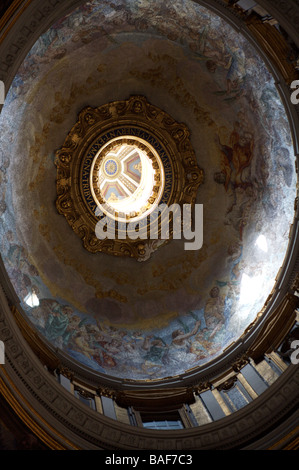 Die kunstvoll bemalte Decke von Str. Peters Basilica im Vatikan in Rom, Italien Stockfoto