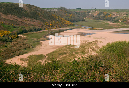 Sanddünen im Three Cliffs Bay zeigt den Pennard Stream oder die Pille, und Schloss Stockfoto