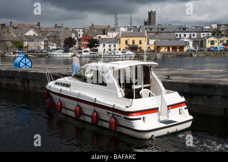 Fluß Shannon sperrt Athlone Town West County Meath Ireland Stockfoto