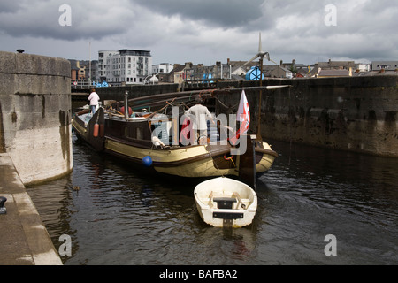 Fluß Shannon sperrt Athlone Town West County Meath Ireland Stockfoto